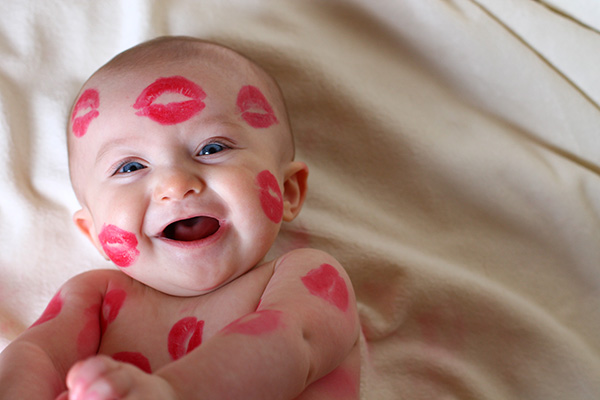 10 tips for taking baby kiss photos